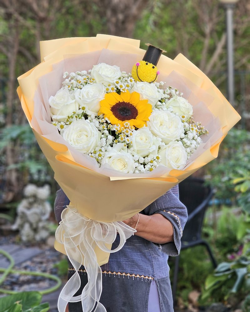 Congratulations Bouquets No. 84, arranged by ChorPhaka Florist