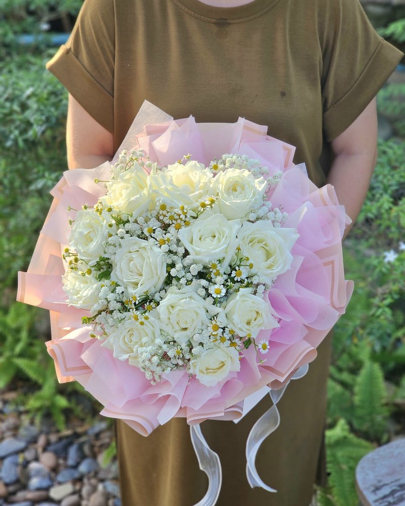 Fresh Flower Bouquets No. 18, arranged by ChorPhaka Florist