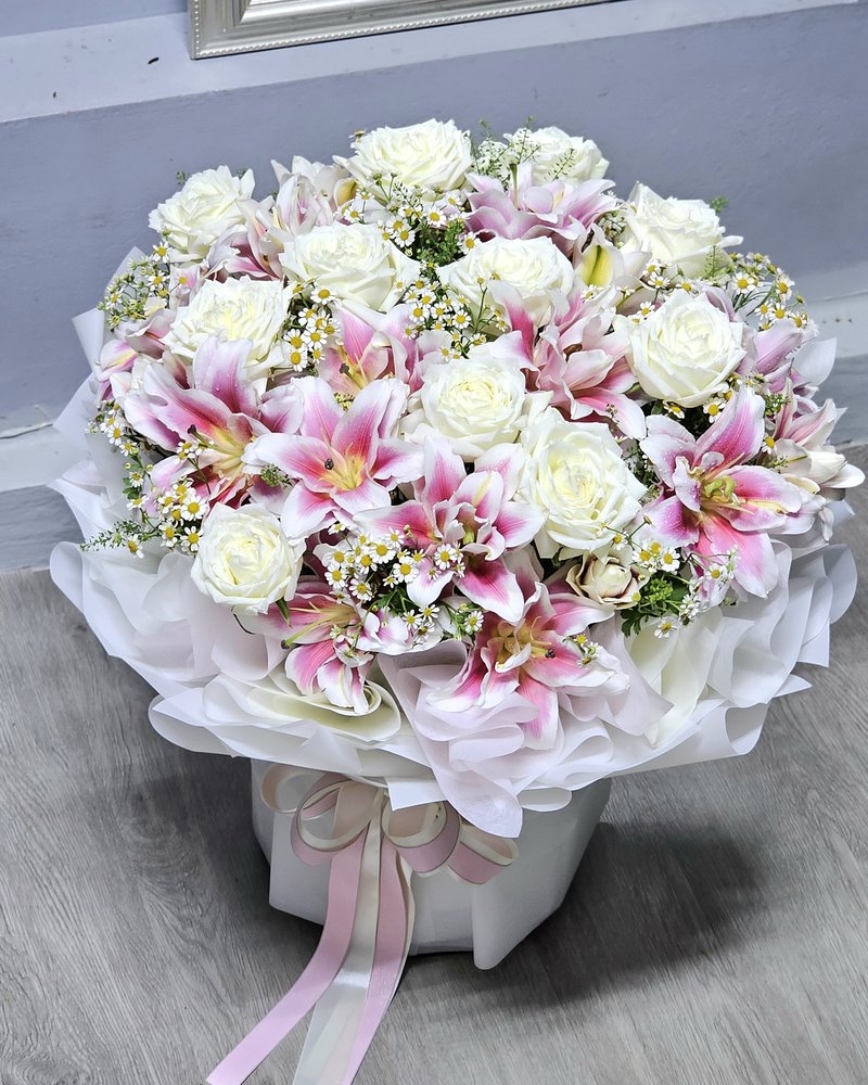 Fresh Flower Bouquets No. 42, arranged by ChorPhaka Florist