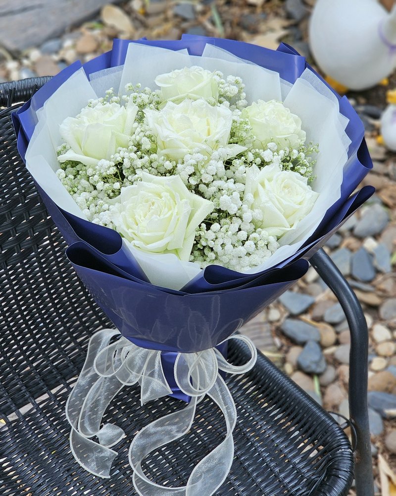 Fresh Flower Bouquets No. 72, arranged by ChorPhaka Florist