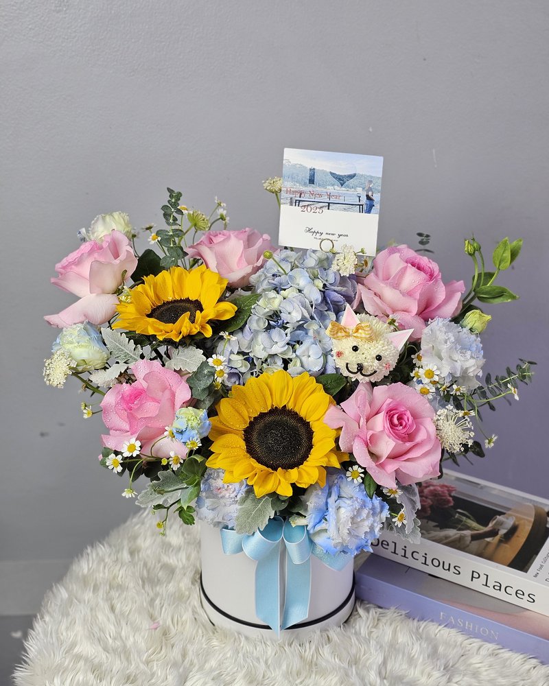 Flower Vases No. 14, arranged by ChorPhaka Florist