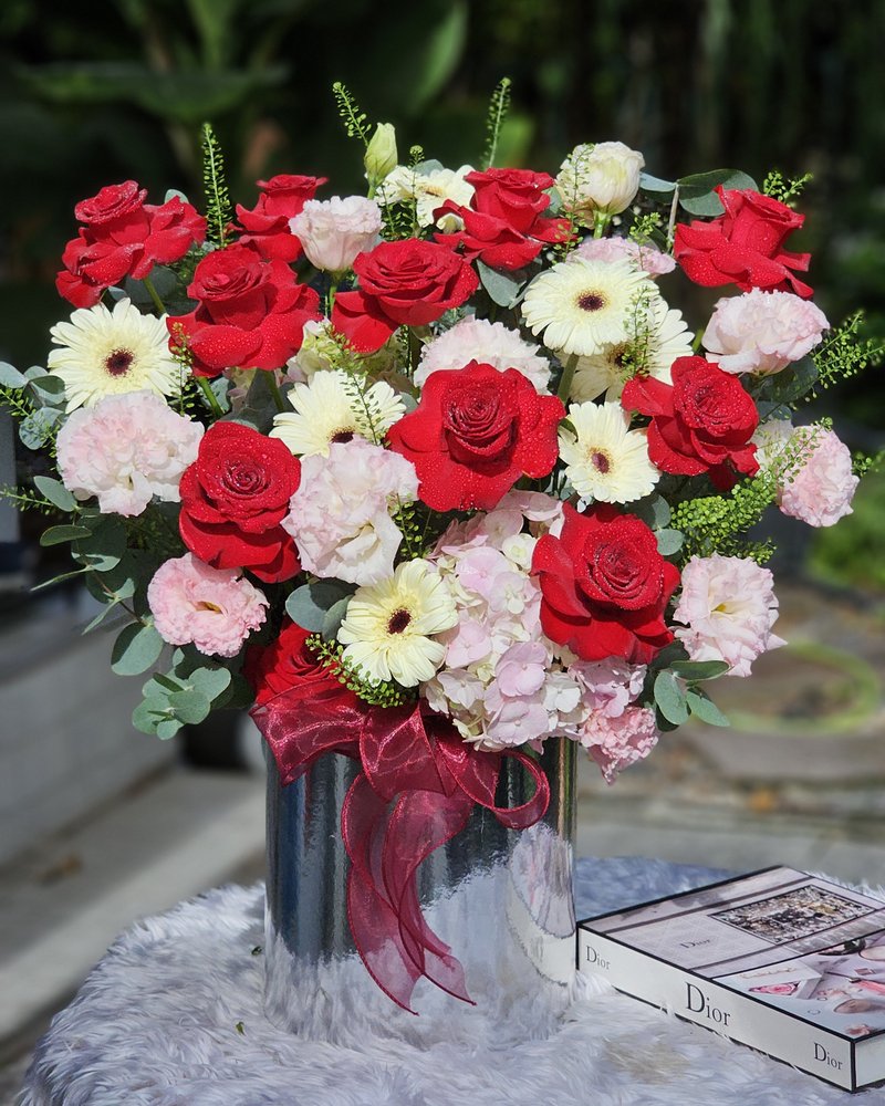 Flower Vases No. 32, arranged by ChorPhaka Florist