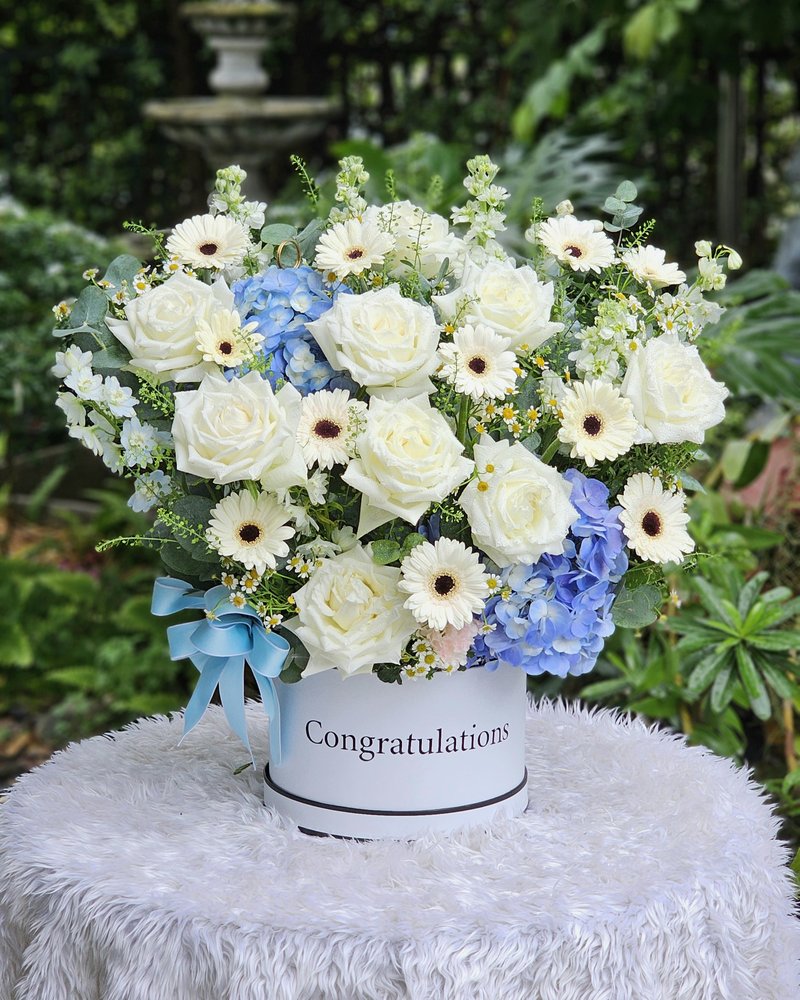 Flower Vases No. 33, arranged by ChorPhaka Florist