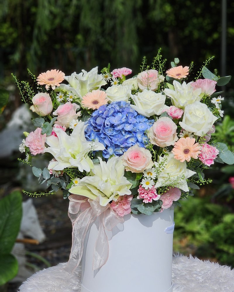 Flower Vases No. 34, arranged by ChorPhaka Florist