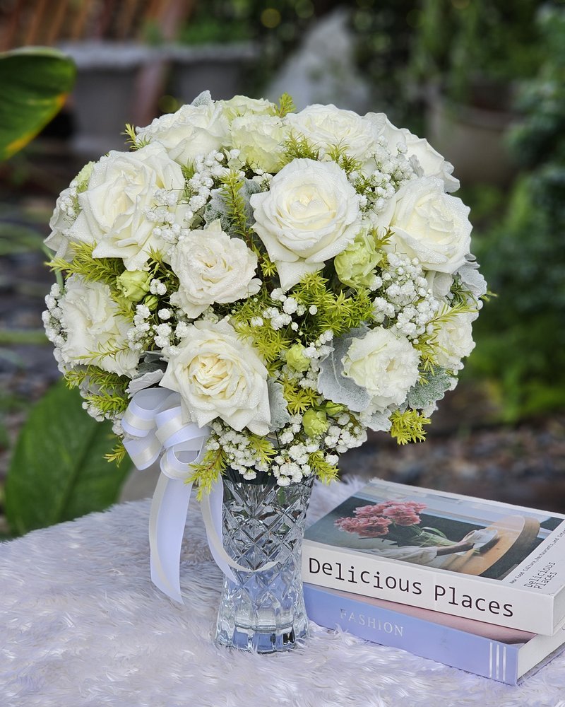Flower Vases No. 35, arranged by ChorPhaka Florist