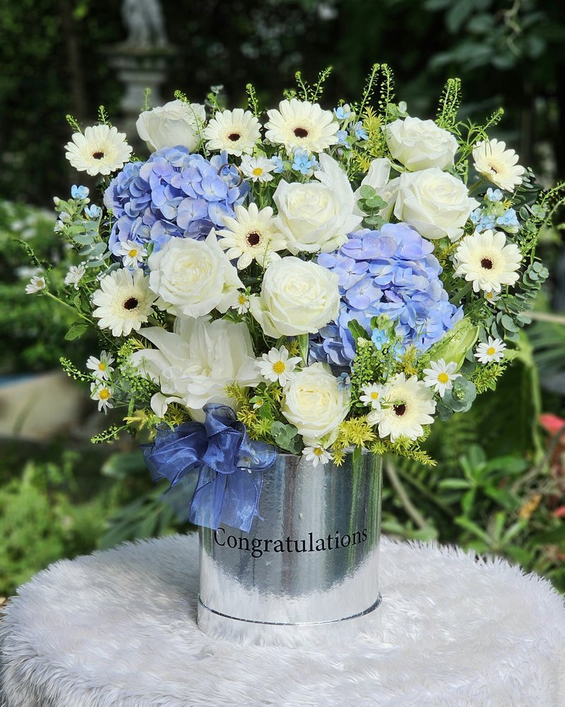Flower Vases No. 39, arranged by ChorPhaka Florist