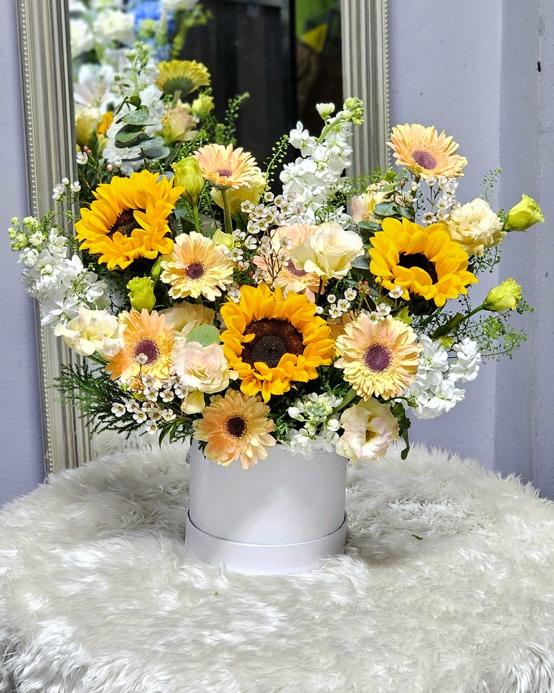 Flower Vases No. 52, arranged by ChorPhaka Florist