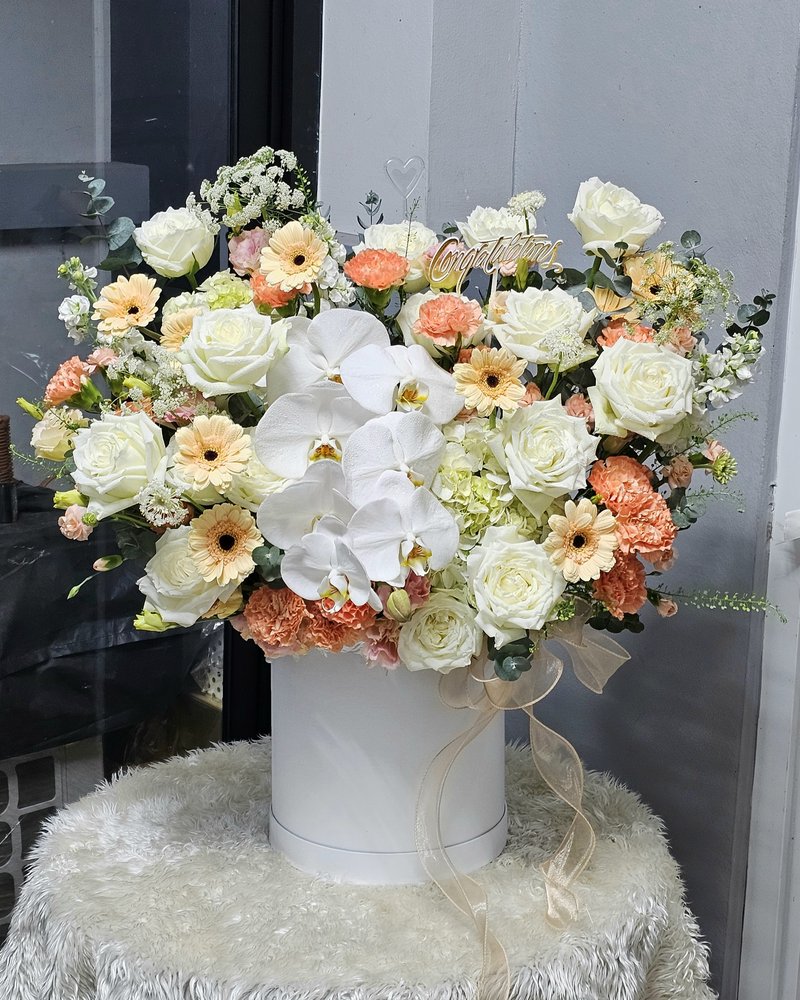 Flower Vases No. 68, arranged by ChorPhaka Florist